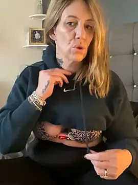 blondebitch2 online show from 01.31.25