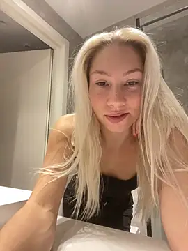 LuisaBecker online show from 12.11.24