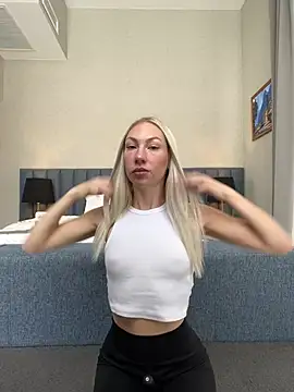 LuisaBecker online show from 12.24.24