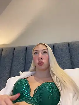 LuisaBecker online show from 12.24.24