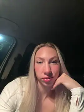 LuisaBecker online show from 02.16.25