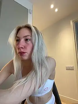 LuisaBecker online show from 03.22.25