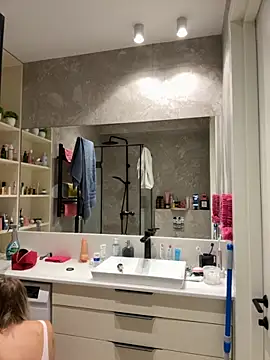 LuisaBecker online show from 09.12.25