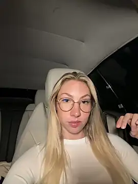 LuisaBecker online show from 10.16.25