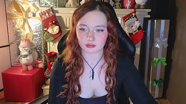 Snapshot of carolina_elf chatting on 12.19.24 carolina elf online show from 12.19.24