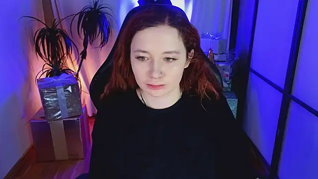 Snapshot of carolina_elf chatting on 12.21.24 carolina elf online show from 12.21.24