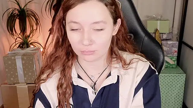 Snapshot of carolina_elf chatting on 12.25.24 carolina elf online show from 12.25.24