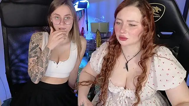 Snapshot of carolina_elf chatting on 12.25.24 carolina elf online show from 12.25.24