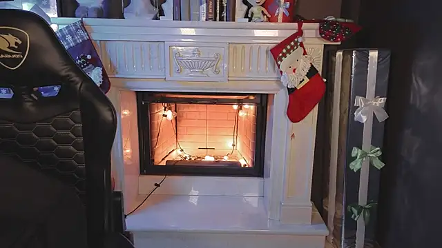 Snapshot of carolina_elf chatting on 01.04.25 carolina elf online show from 01.04.25