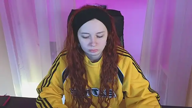 Snapshot of carolina_elf chatting on 01.14.25 carolina elf online show from 01.14.25