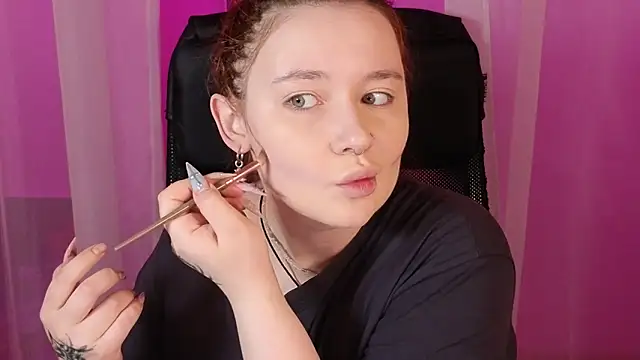 Snapshot of carolina_elf chatting on 02.11.25 carolina elf online show from 02.11.25