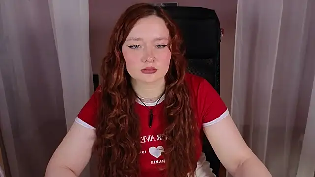 Snapshot of carolina_elf chatting on 02.15.25 carolina elf online show from 02.15.25