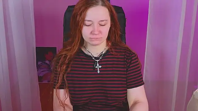 Snapshot of carolina_elf chatting on 02.16.25 carolina elf online show from 02.16.25