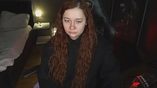 Snapshot of carolina_elf chatting on 02.21.25 carolina elf online show from 02.21.25