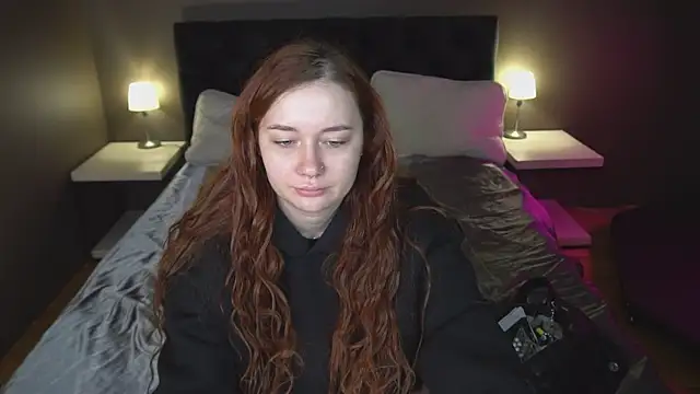 Snapshot of carolina_elf chatting on 02.22.25 carolina elf online show from 02.22.25