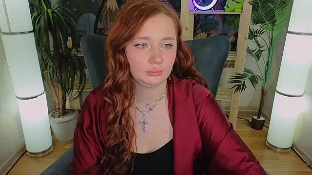 Snapshot of carolina_elf chatting on 03.16.25 carolina elf online show from 03.16.25