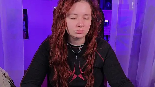 Snapshot of carolina_elf chatting on 10.22.25 carolina elf online show from 10.22.25