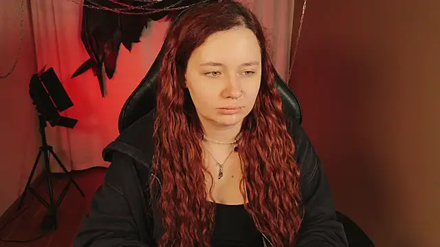 Snapshot of carolina_elf chatting on 11.06.25 carolina elf online show from 11.06.25