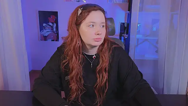 Snapshot of carolina_elf chatting on 11.15.25 carolina elf online show from 11.15.25