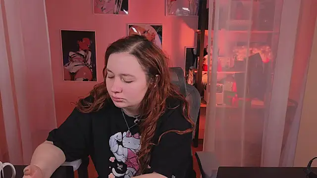 Snapshot of carolina_elf chatting on 11.29.25 carolina elf online show from 11.29.25