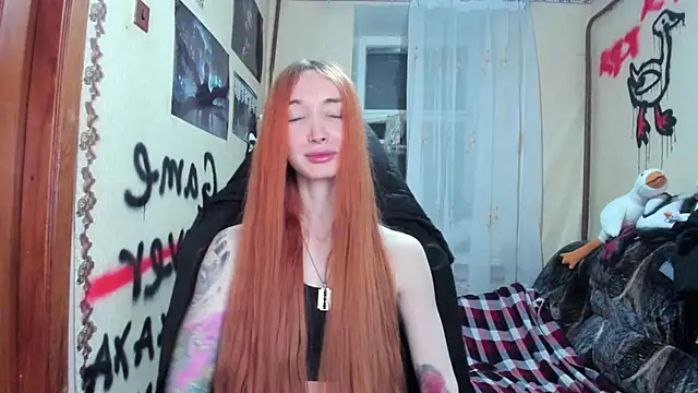 Snapshot of Roxy_Silver chatting on 02.13.25 Roxy Silver online show from 02.13.25