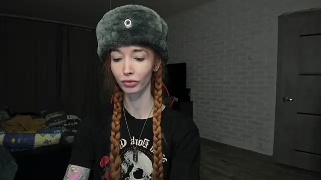 Snapshot of Roxy_Silver chatting on 02.18.25 Roxy Silver online show from 02.18.25