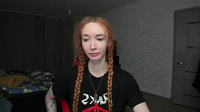 Snapshot of Roxy_Silver chatting on 02.25.25 Roxy Silver online show from 02.25.25