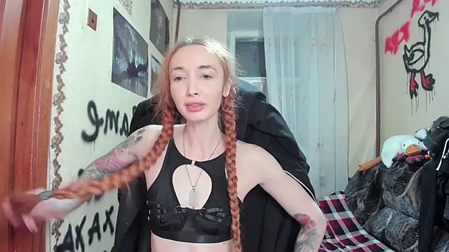 Snapshot of Roxy_Silver chatting on 03.01.25 Roxy Silver online show from 03.01.25