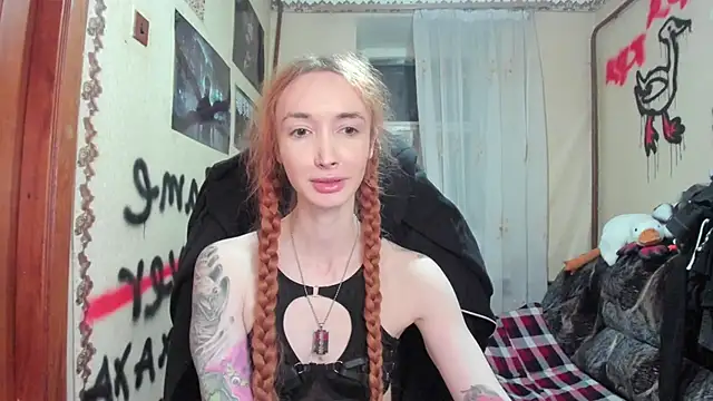 Snapshot of Roxy_Silver chatting on 03.01.25 Roxy Silver online show from 03.01.25