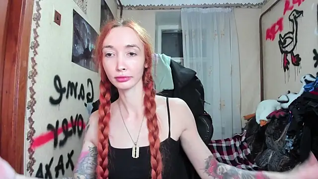 Snapshot of Roxy_Silver chatting on 10.11.25 Roxy Silver online show from 10.11.25