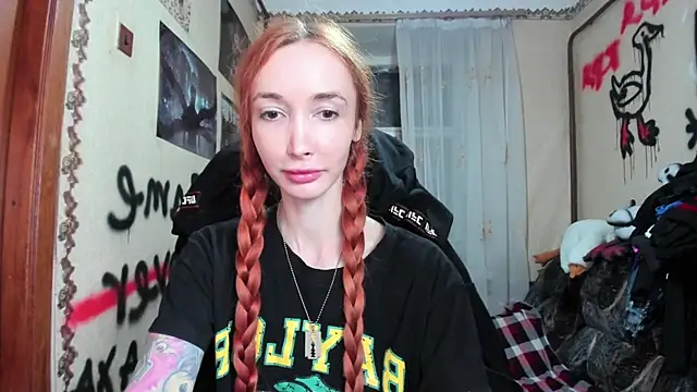 Snapshot of Roxy_Silver chatting on 10.13.25 Roxy Silver online show from 10.13.25