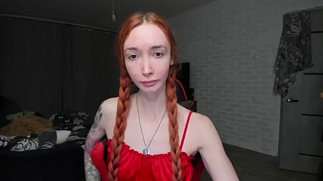 Snapshot of Roxy_Silver chatting on 10.21.25 Roxy Silver online show from 10.21.25