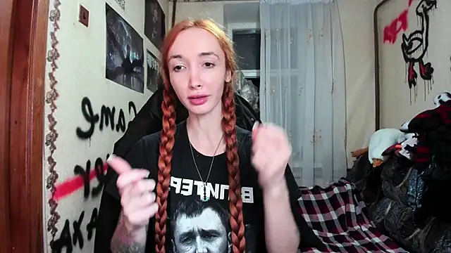 Snapshot of Roxy_Silver chatting on 11.20.25 Roxy Silver online show from 11.20.25