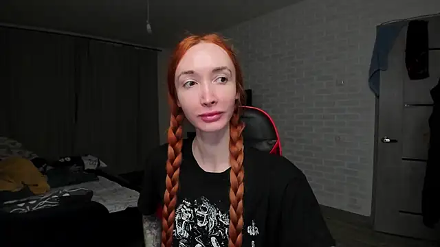 Snapshot of Roxy_Silver chatting on 11.24.25 Roxy Silver online show from 11.24.25