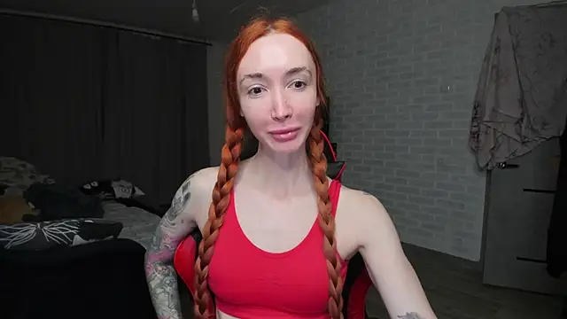 Snapshot of Roxy_Silver chatting on 11.25.25 Roxy Silver online show from 11.25.25