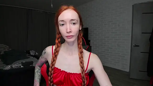 Snapshot of Roxy_Silver chatting on 11.28.25 Roxy Silver online show from 11.28.25