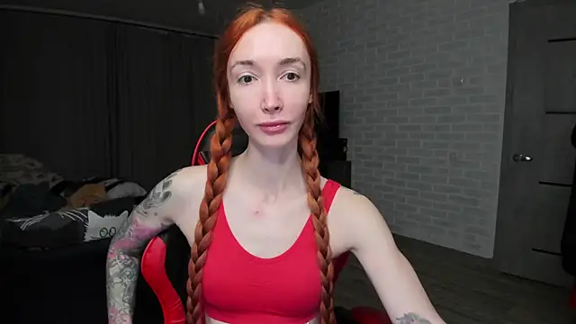 Snapshot of Roxy_Silver chatting on 12.01.25 Roxy Silver online show from 12.01.25