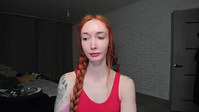 Snapshot of Roxy_Silver chatting on 12.04.25 Roxy Silver online show from 12.04.25