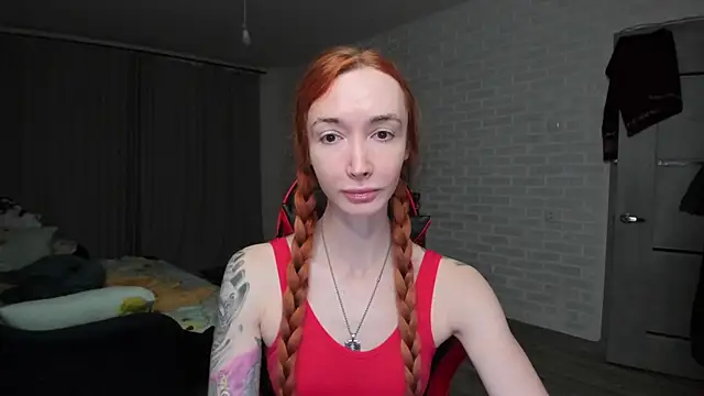 Snapshot of Roxy_Silver chatting on 12.13.25 Roxy Silver online show from 12.13.25