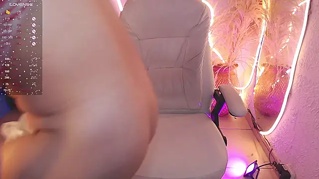 ViolettaHotLatin  online show from 12.19.25