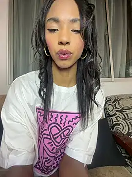 Snapshot of xenia_golden chatting on 03.27.26 xenia golden online show from 03.27.26