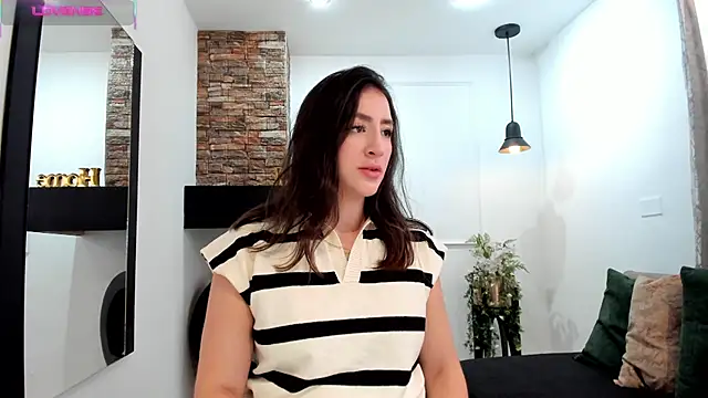  AlejaCruz  online show from 09.14.25