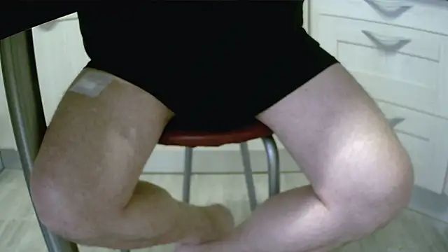 Snapshot of claudemichel chatting on 10.25.25 claudemichel online show from 10.25.25