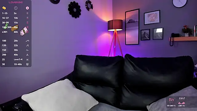 Snapshot of Lissy__Dream chatting on 10.10.25 Lissy Dream online show from 10.10.25