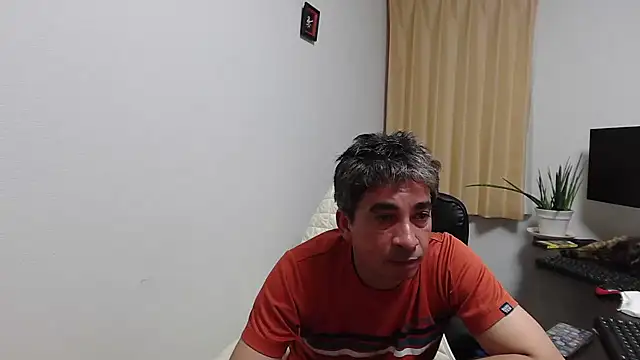 Snapshot of Latineirajp chatting on 05.18.26 Latineirajp online show from 05.18.26