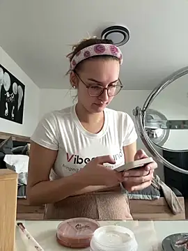 Snapshot of TheDirtyKiiwi chatting on 01.07.25 TheDirtyKiiwi online show from 01.07.25