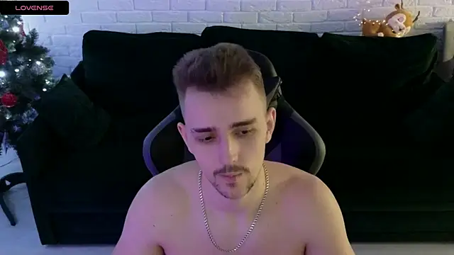 Snapshot of Larstar01 chatting on 01.07.25 Larstar01 online show from 01.07.25