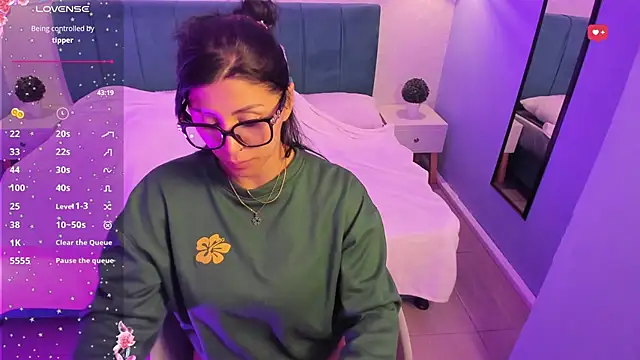 tiffani  love online show from 02.17.25