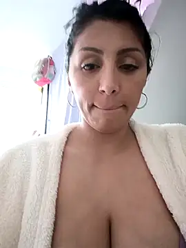 tiffani  love online show from 11.04.25