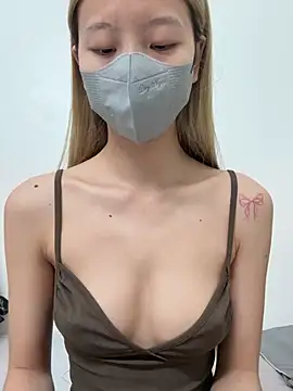 Snapshot of Lucy-Gold chatting on 03.03.26 Lucy-Gold online show from 03.03.26